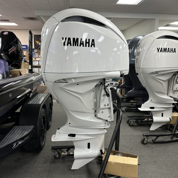 2024 Yamaha F300XCB2 outboard motor - Image 3