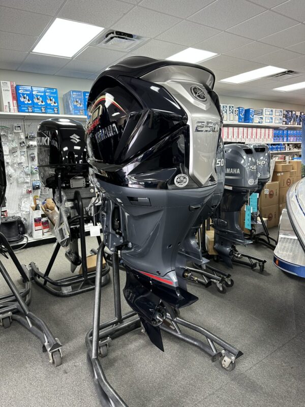 Yamaha 250HP 4-Stroke 20″ Shaft - Image 4