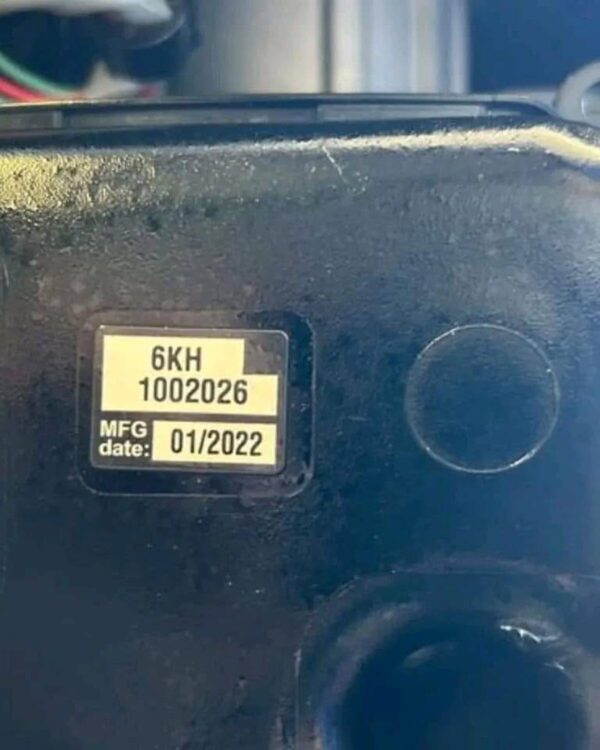 Pair Yamaha 250 HP Outboard Motors (LF250XB) 2022 - Image 6