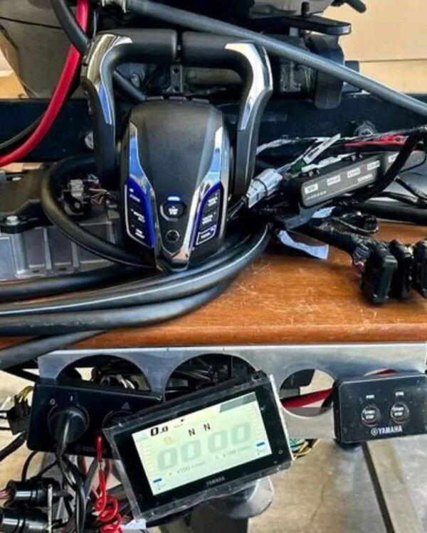 Pair Yamaha 250 HP Outboard Motors (LF250XB) 2022 - Image 7