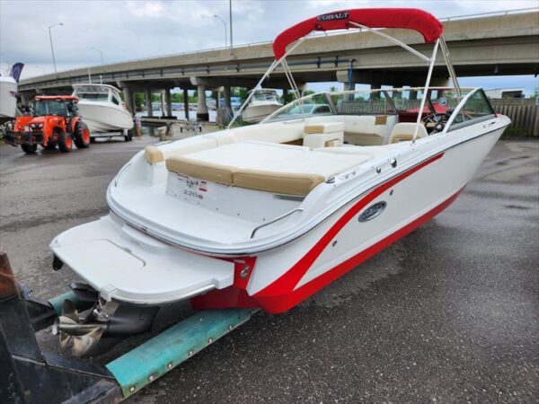 2016 Cobalt 220 S Bowrider