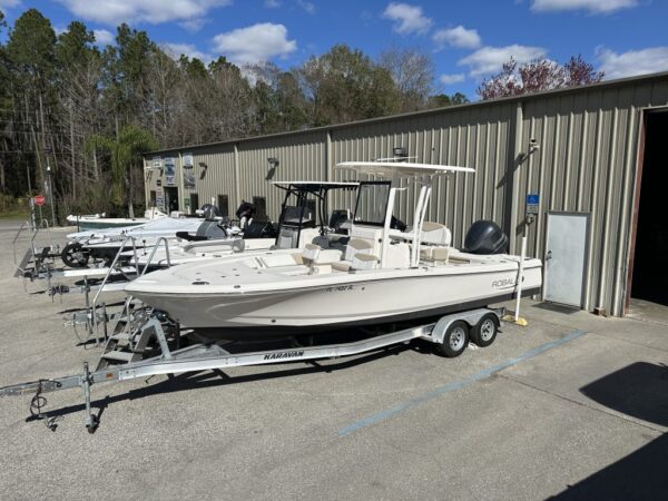 2020 Robalo 246 Cayman Center Console Bay Fishing Boat - Image 3