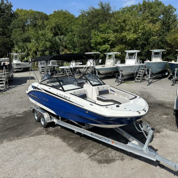 2022 Hurricane SD 235 With Yamaha F200 used - Image 3