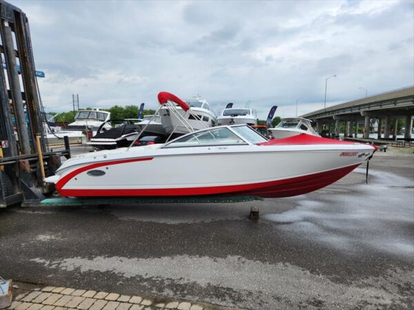 2016 Cobalt 220 S Bowrider - Image 2