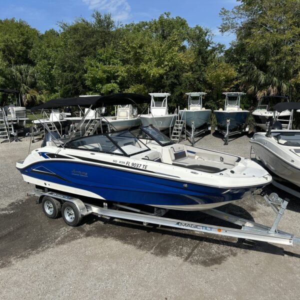 2022 Hurricane SD 235 With Yamaha F200 used - Image 4