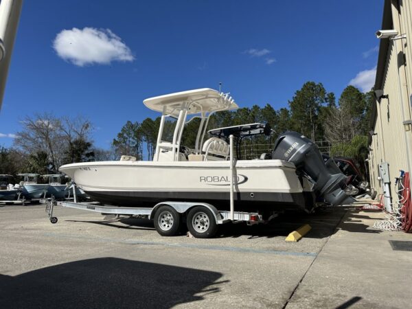 2020 Robalo 246 Cayman Center Console Bay Fishing Boat - Image 5