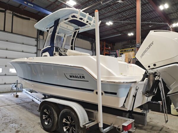 Boston Whaler 230 Outrage 2019 - Image 4