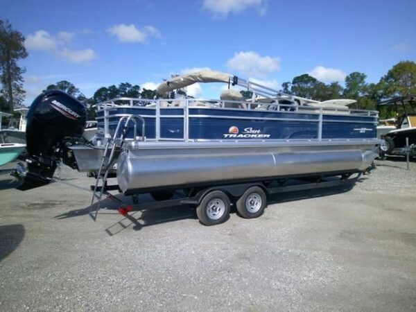 Sun Tracker Fishin' Barge 22