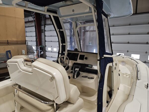 Boston Whaler 230 Outrage 2019 - Image 7