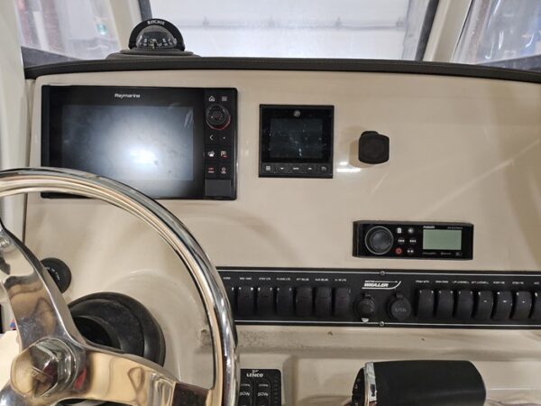 Boston Whaler 230 Outrage 2019 - Image 8