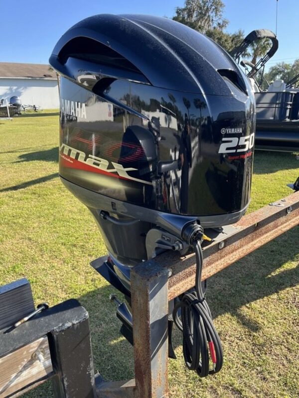 2021 Yamaha Marine VMAX Outboard Engine